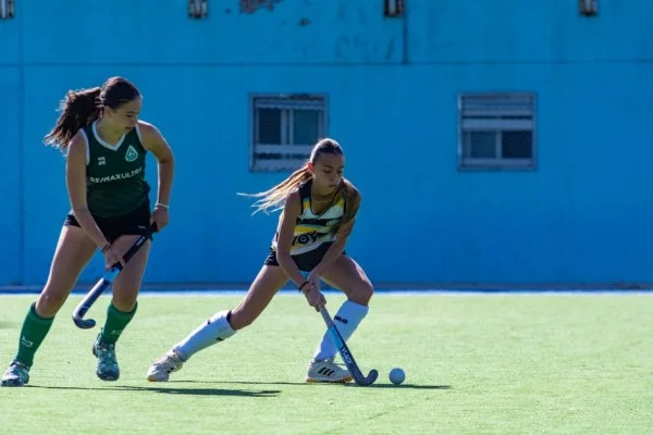 field hockey match action